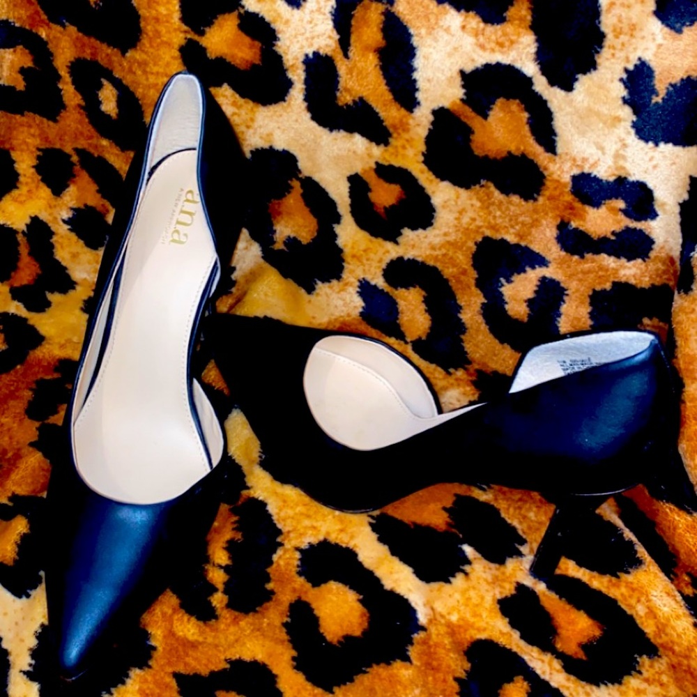 Cute black pumps!